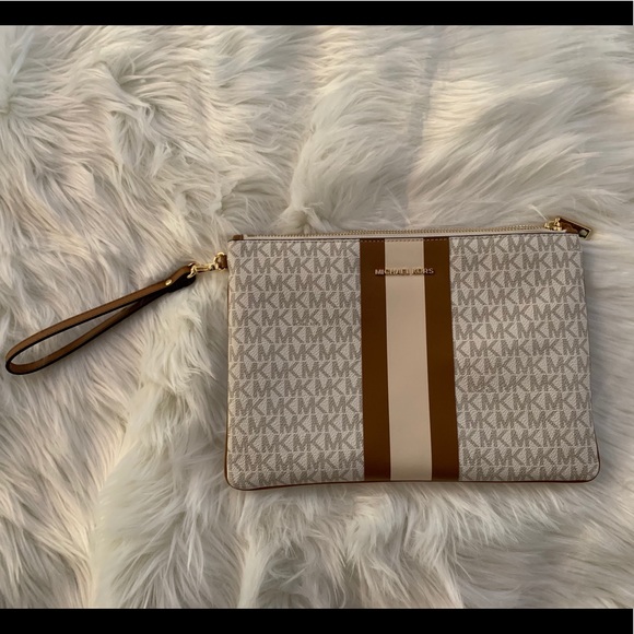Michael Kors clutch - Picture 2 of 5